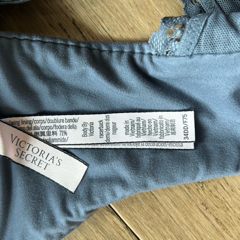 Victoria Secret Racerback Demi - Picture 5 of 5